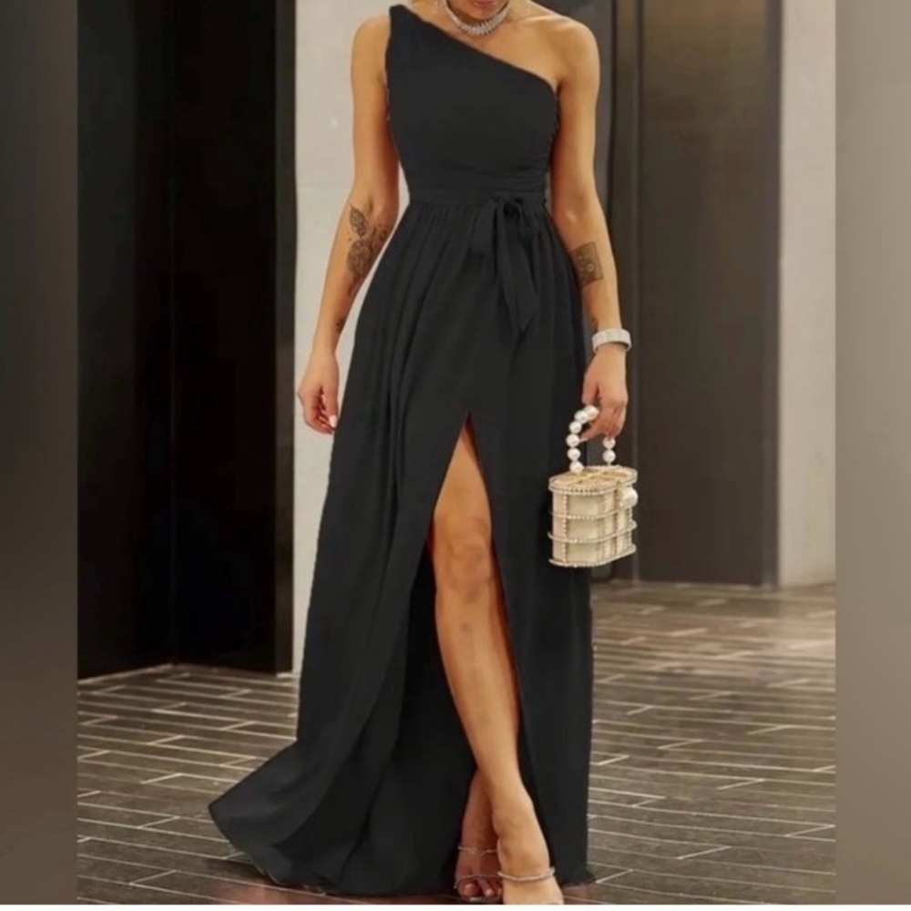 Elegant Black One-Shoulder Dress